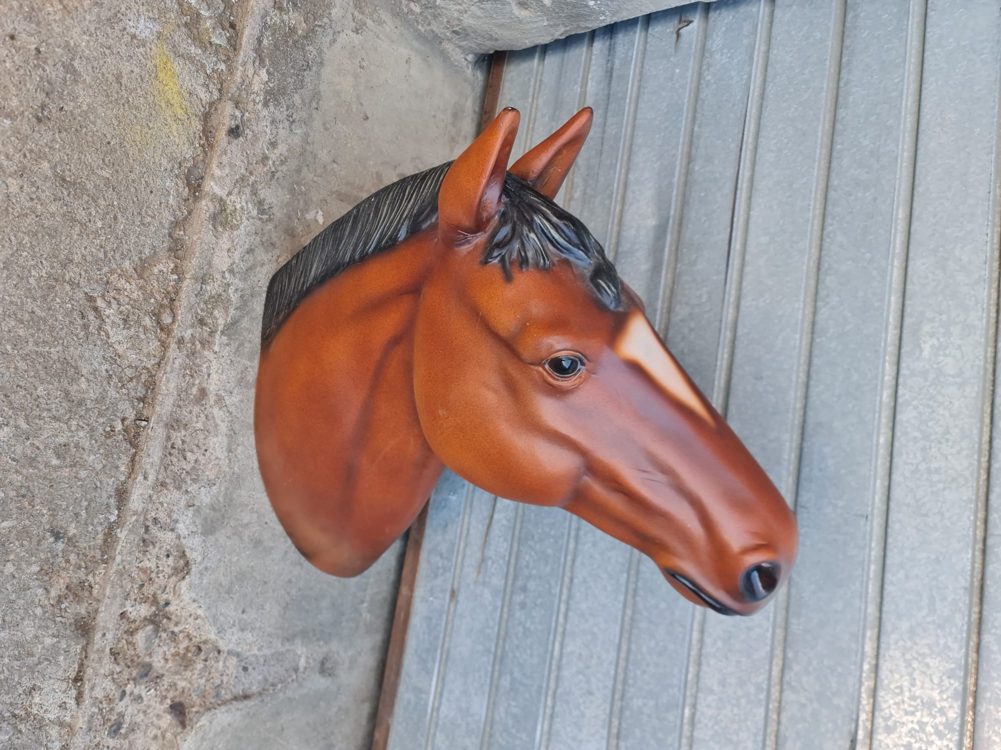 cabeza caballo ficticia fibra 72x59x25 (75eu) 1u